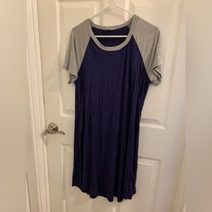 Short sleeve breastfeeding nightgown, Unzip for easy access.